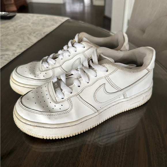 Women’s airforce 1 size 6W - Picture 3 of 3